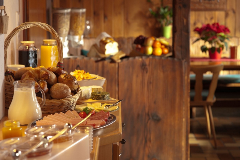 boulangerie-LANTOSQUE-min_breakfast_buffet_food_restaurant_meal_hotel_plate_fresh-718745